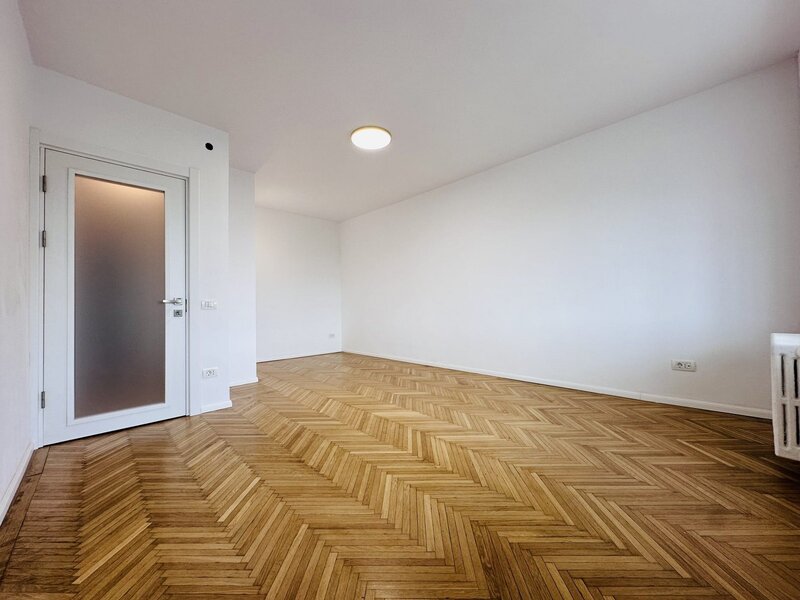 Sala Palatului, Hilton.