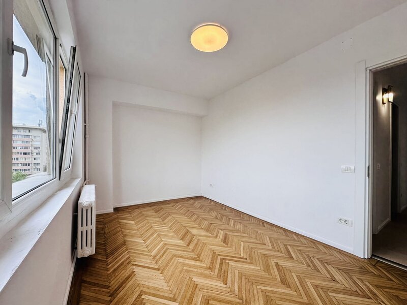 Sala Palatului, Hilton.